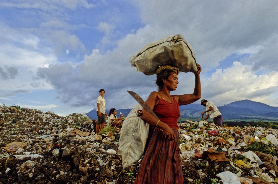 El Playon, El Salvador 1988
Salvadoran peasants displaced by the war survive day to day by sifting through the refuse of others in a place that was notorious as a death squad body dump just a few years earlier. One day they hope it will be safe to return to farm their abandoned cornfields.
Copyright © Donna De Cesare, 1988